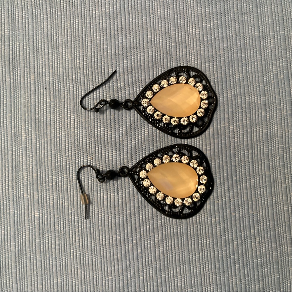 Elegant Black and Gold Teardrop Earrings
